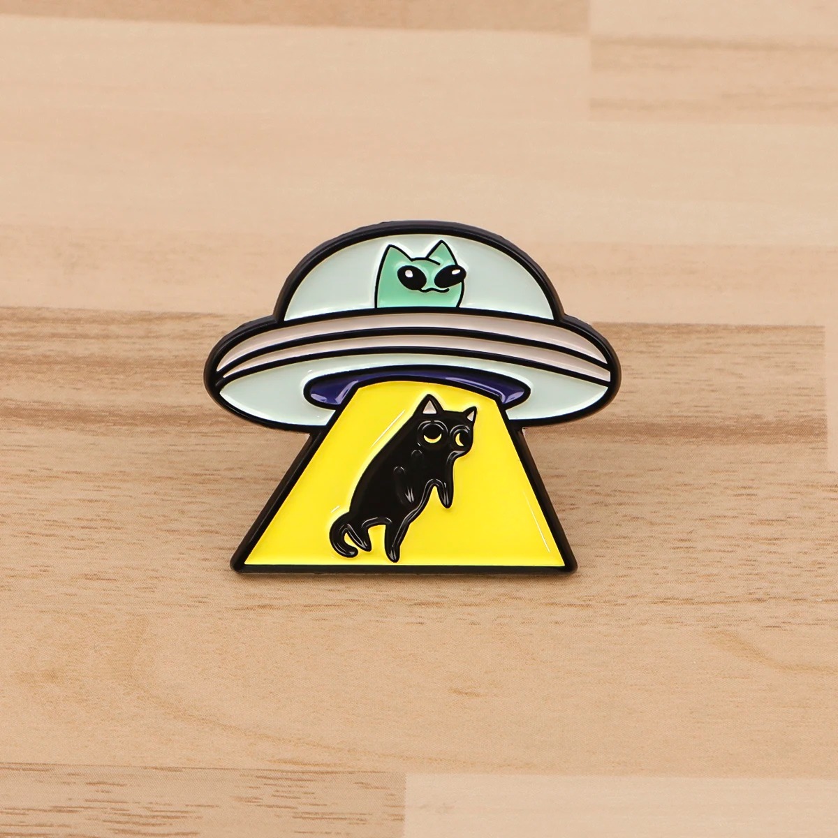 UFO Alien Pin Enamel Lencana K - Model Kit Ufo ulasan dan harga